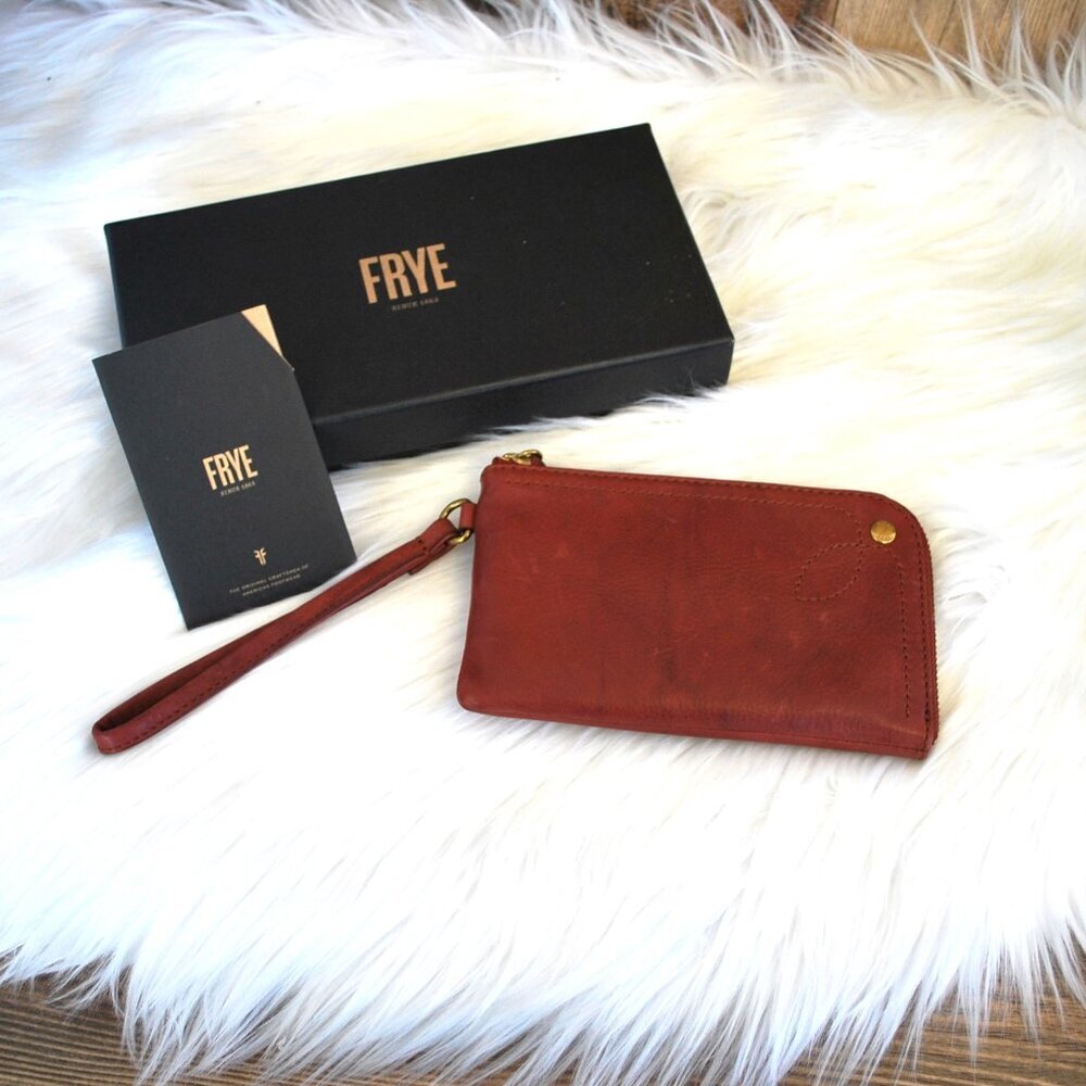 NWT Frye Campus Rivit Wristlet Burnt Red DB429
